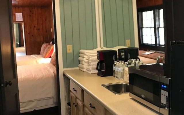 The Riverside Lodge at Chimney Rock