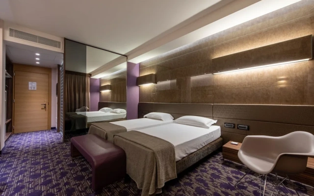 Viola Mhotel