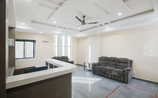 OYO 13595 VT Residency