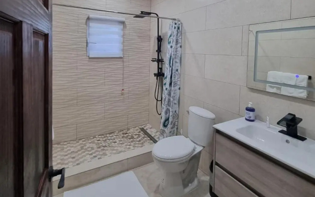 Condo With Pool - Sleeps 8 & bbq Facilities