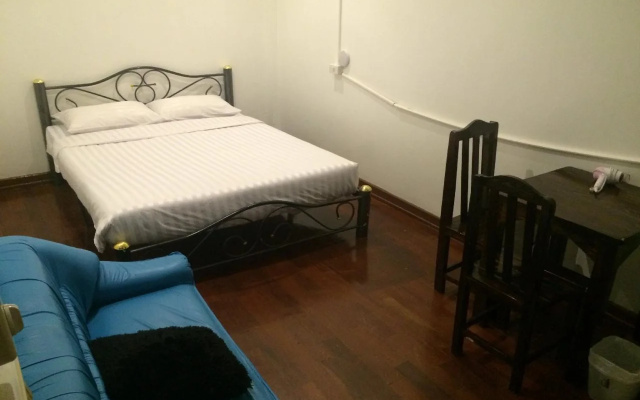La Maison Verte Hostel
