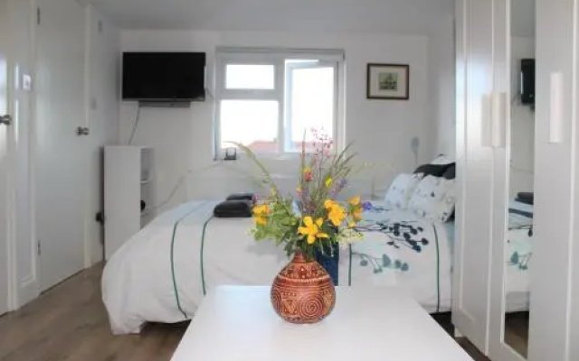 Jing's Loft Converted Studio