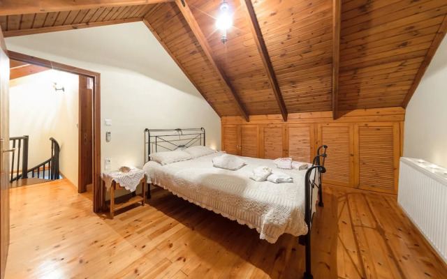 Tesys Studios & Apartments