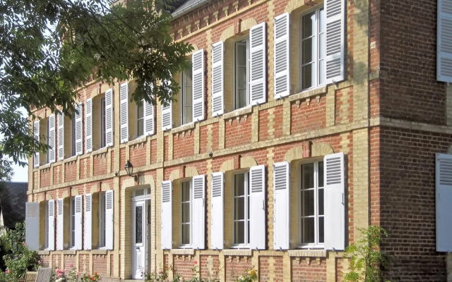hotelImage