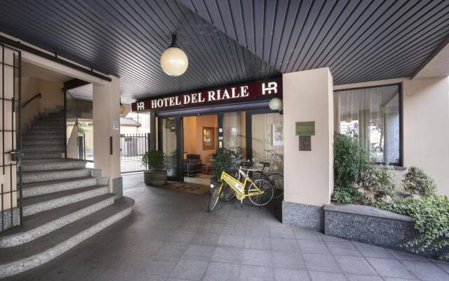 Hotel Del Riale Парабьяго вид на фасад