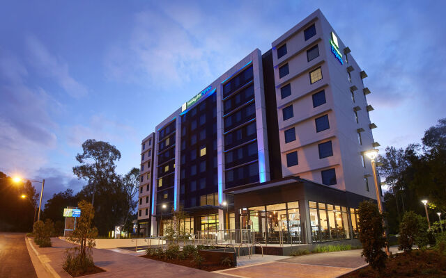 Отель Holiday Inn Express Sydney Macquarie Park вид на фасад