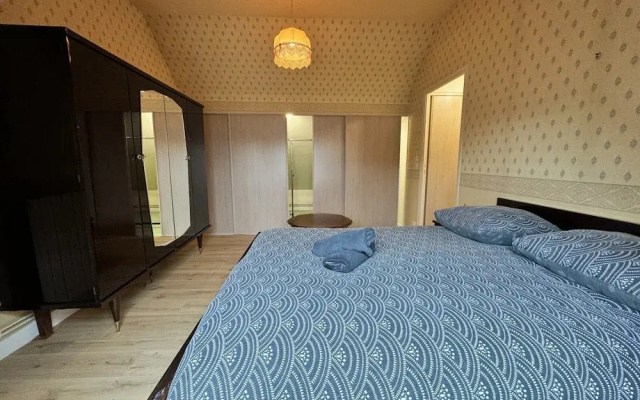 Spacious Group Stay Near Le Mans Circuit