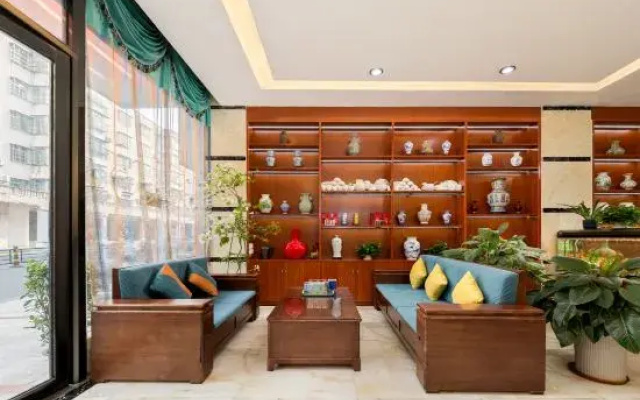 Wenchang New Year Hotel (Wenchang Middle School)