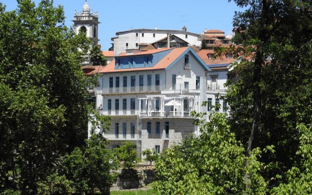 Отель Hostel & Suites Des Arts Португалия, Амаранте - отзывы, цены и фото номеров - забронировать отель Hostel & Suites Des Arts онлайн вид на фасад