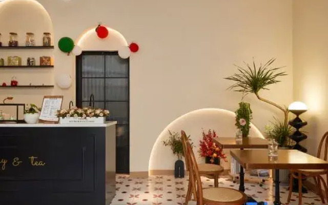 Salut Café Homestay