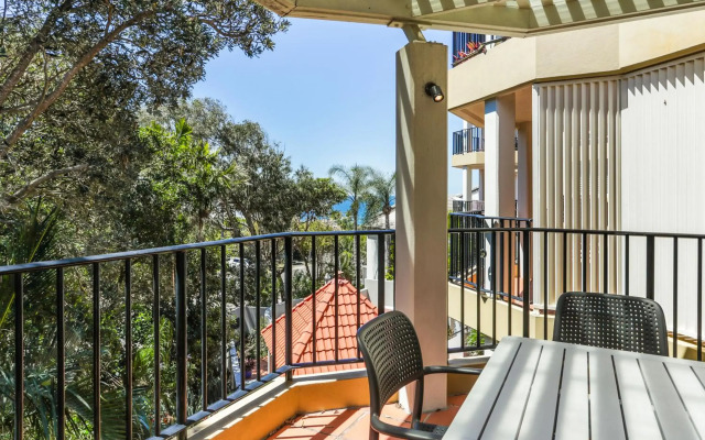 Seaside apartment minutes from Sunshine Beach