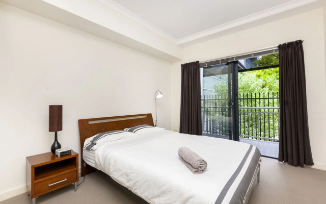 Executive Spacious Inner City Apartment