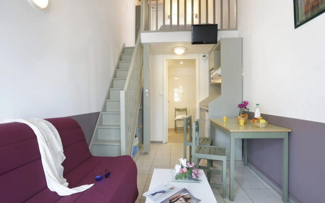Large Mezzanine Stay for 6 in Merville