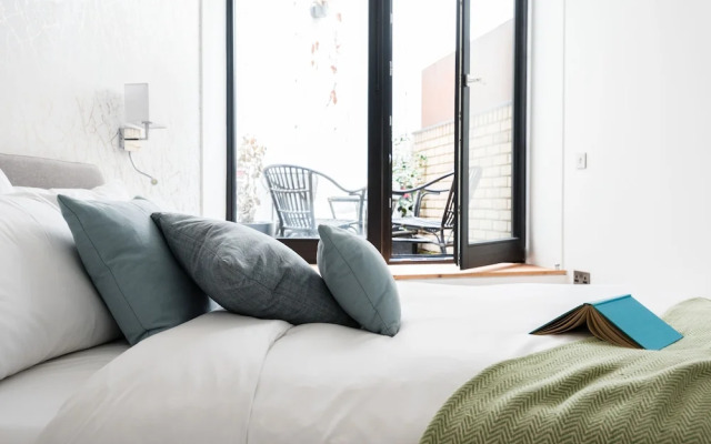 The Camden Chalet - Bright & Modern 3bdr Home With Balcony