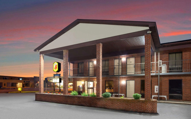 Super 8 by Wyndham Sandusky