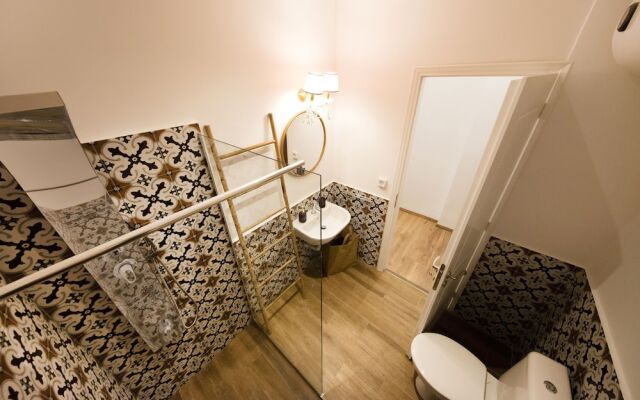 Exquisite apartment in Athens' center by VillaRentalsgr