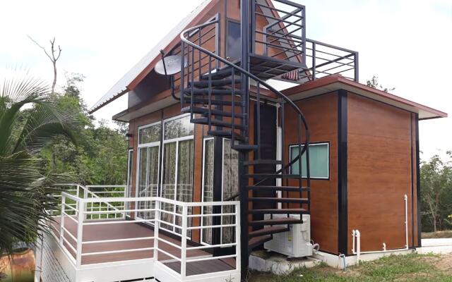 Отель Happy Mountain Airport Resort Таиланд, Такуа-Тунг - отзывы, цены и фото номеров - забронировать отель Happy Mountain Airport Resort онлайн вид на фасад