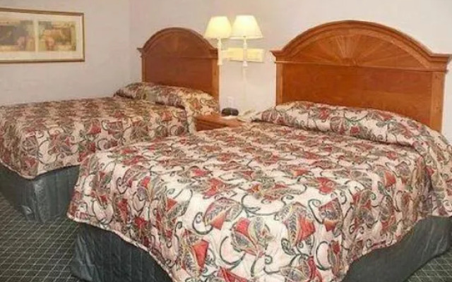 La Quinta by Wyndham Shawnee