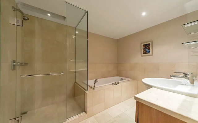 QV Luxury Apartment with Indoor Pool - 445