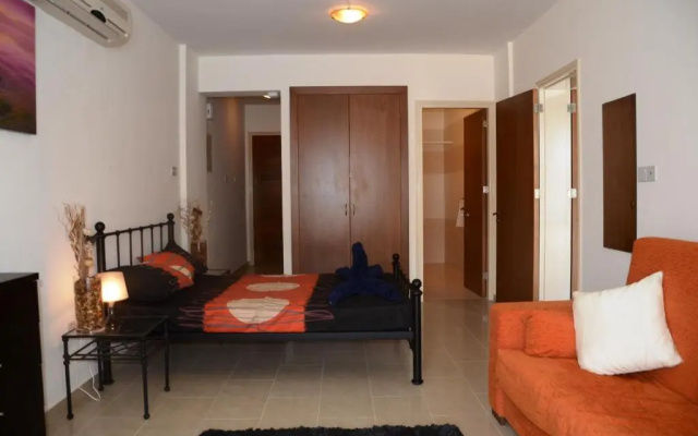 Studio with shower room E5, full kitchen, poolside, FREE WIFI