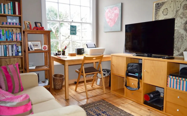 Bright 3 Bedroom Home Bristol