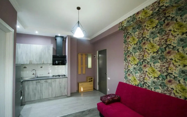 Lech Kachinski Apartment 4