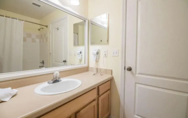 Bright Runaway Beach Condo