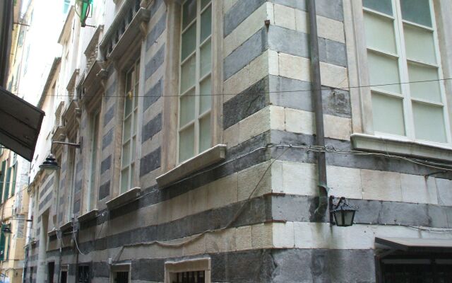 Hotel Genziana Генуя вид на фасад