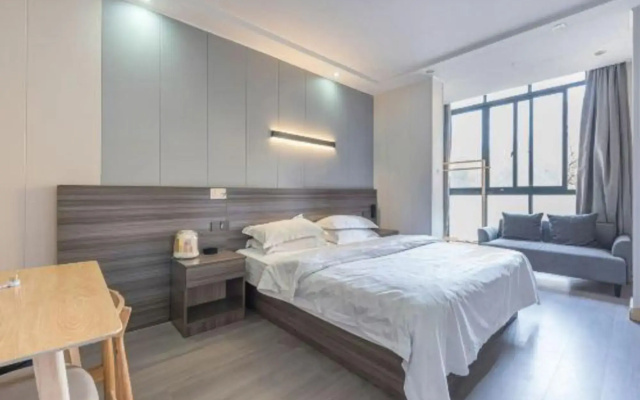 Baoyi Business Hotel
