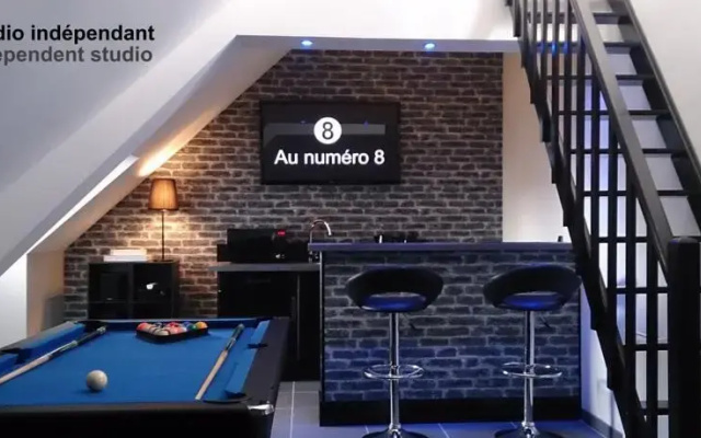 Au numéro 8