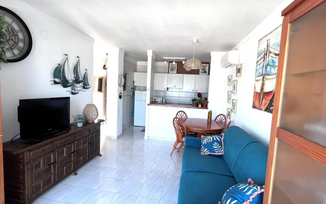 Bonito apartamento con vistas al mar y piscina
