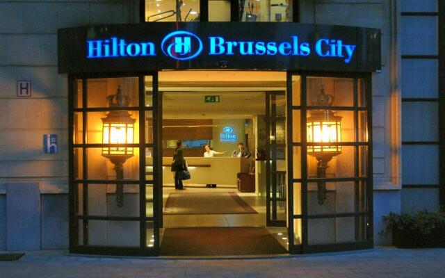 Отель Hilton Brussels City вид на фасад
