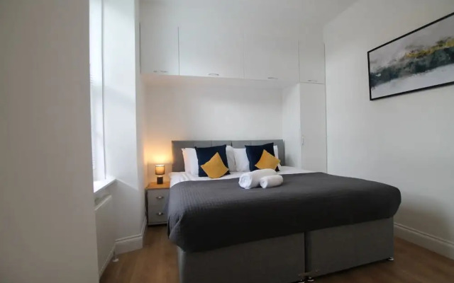 Dundee - 1 Bed - Sleeps 5 - Pet Friendly