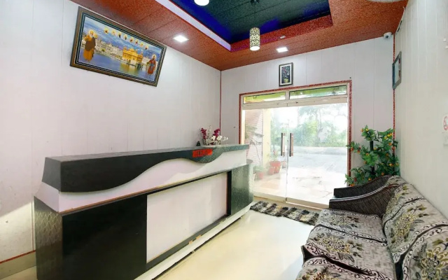 Mr Shawarma Family Restaurant & Hotel by OYO Rooms