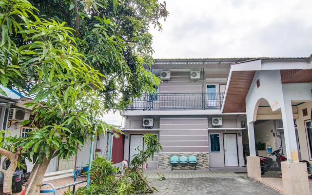 Hotel O Raya Guest House Syariah