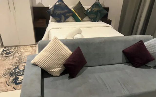 Ebs Legend Lennox Apartment