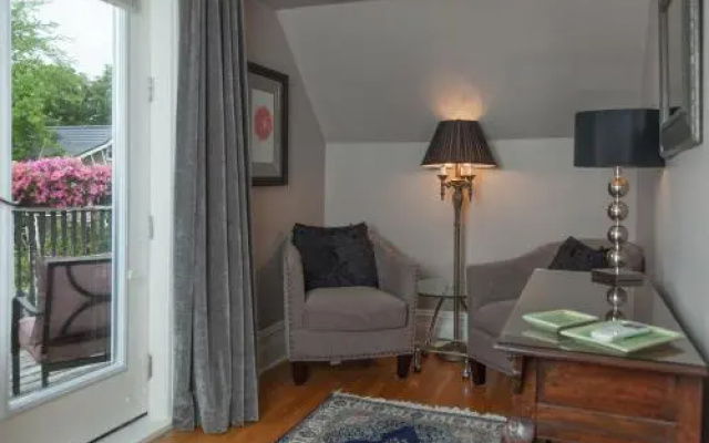 Avery House Bed & Breakfast
