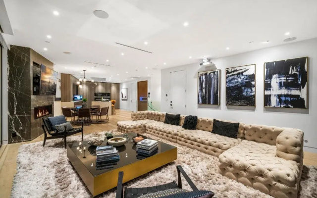 Modern Smart Home With Spectacular Views