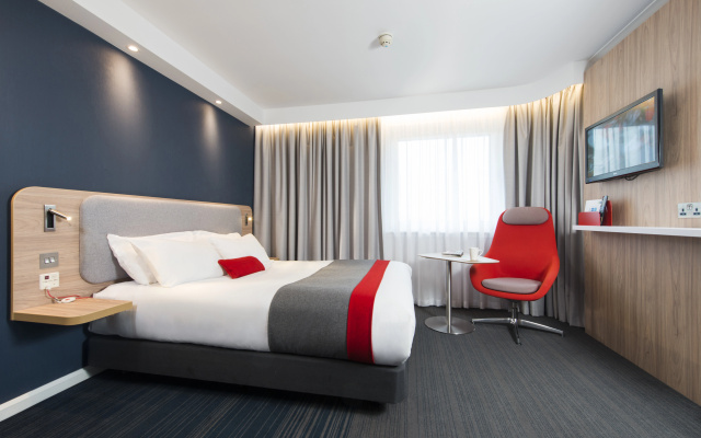 Отель Holiday Inn Express London Luton Airport by IHG