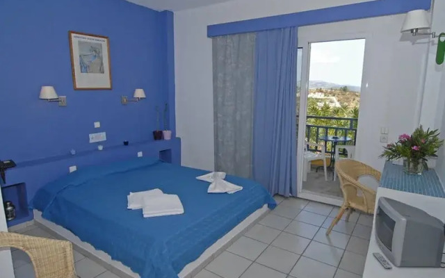 Trypiti Hotel and Suites комната для гостей