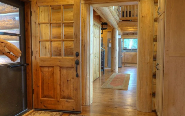 Mounticello Log Cabin - 4 Br Home