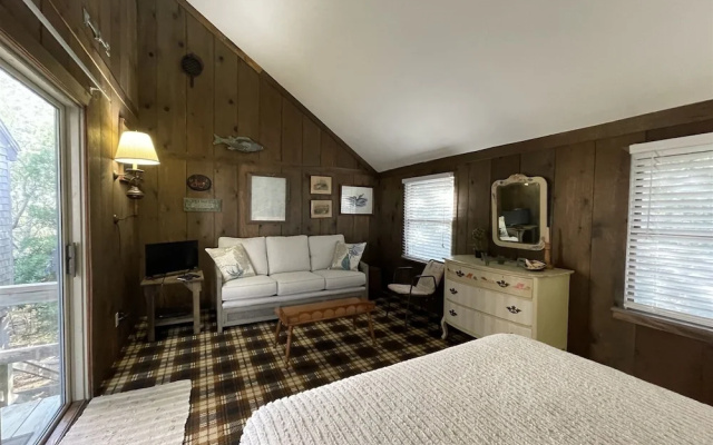 Will's Hideaway 3 Bedroom Cottage by RedAwning