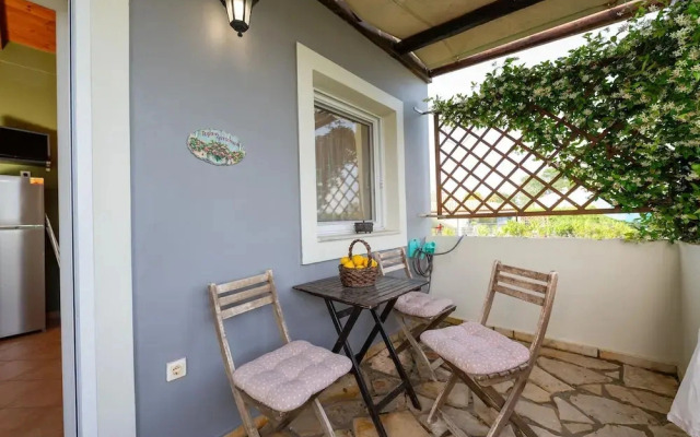 Spedion Villa - Near to sea With Heating Pool