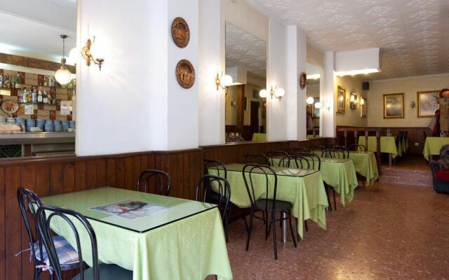 Отель Hostal Can Salvador Испания, Курорт Росес - отзывы, цены и фото номеров - забронировать отель Hostal Can Salvador онлайн