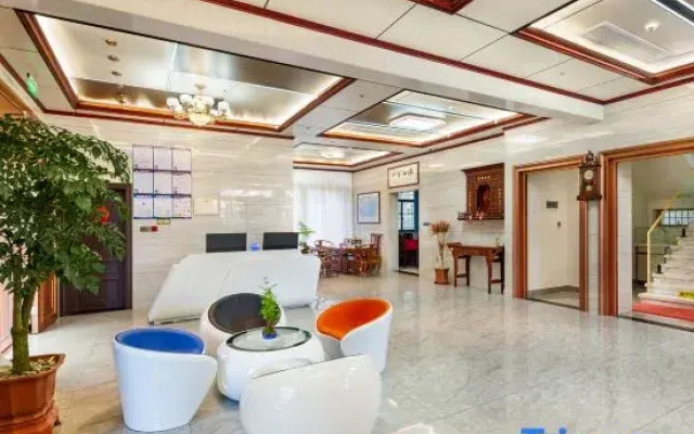 Leisure Lodge