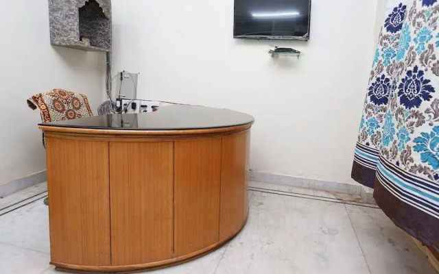 Shiva Guest House by OYO Rooms
