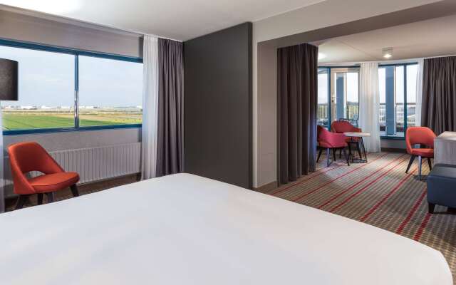 Отель Ramada Amsterdam Airport Schiphol Hotel Нидерланды, Бадхевердорп - 9 отзывов об отеле, цены и фото номеров - забронировать отель Ramada Amsterdam Airport Schiphol Hotel онлайн комната для гостей