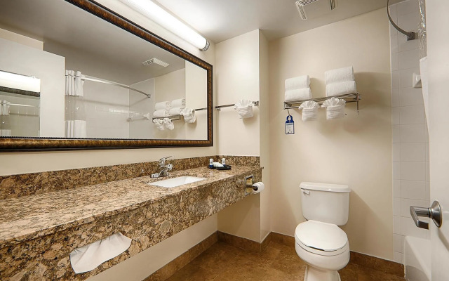 Best Western Plus Universal Inn