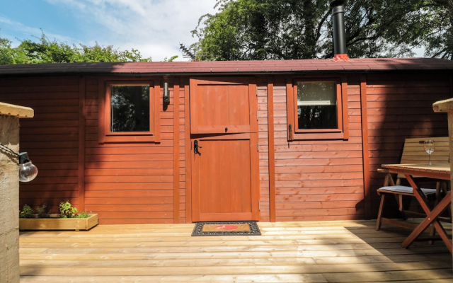 The Foxes Den Shepherds Hut