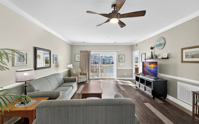 Magnolia Pointe Luster Leaf 4825-301